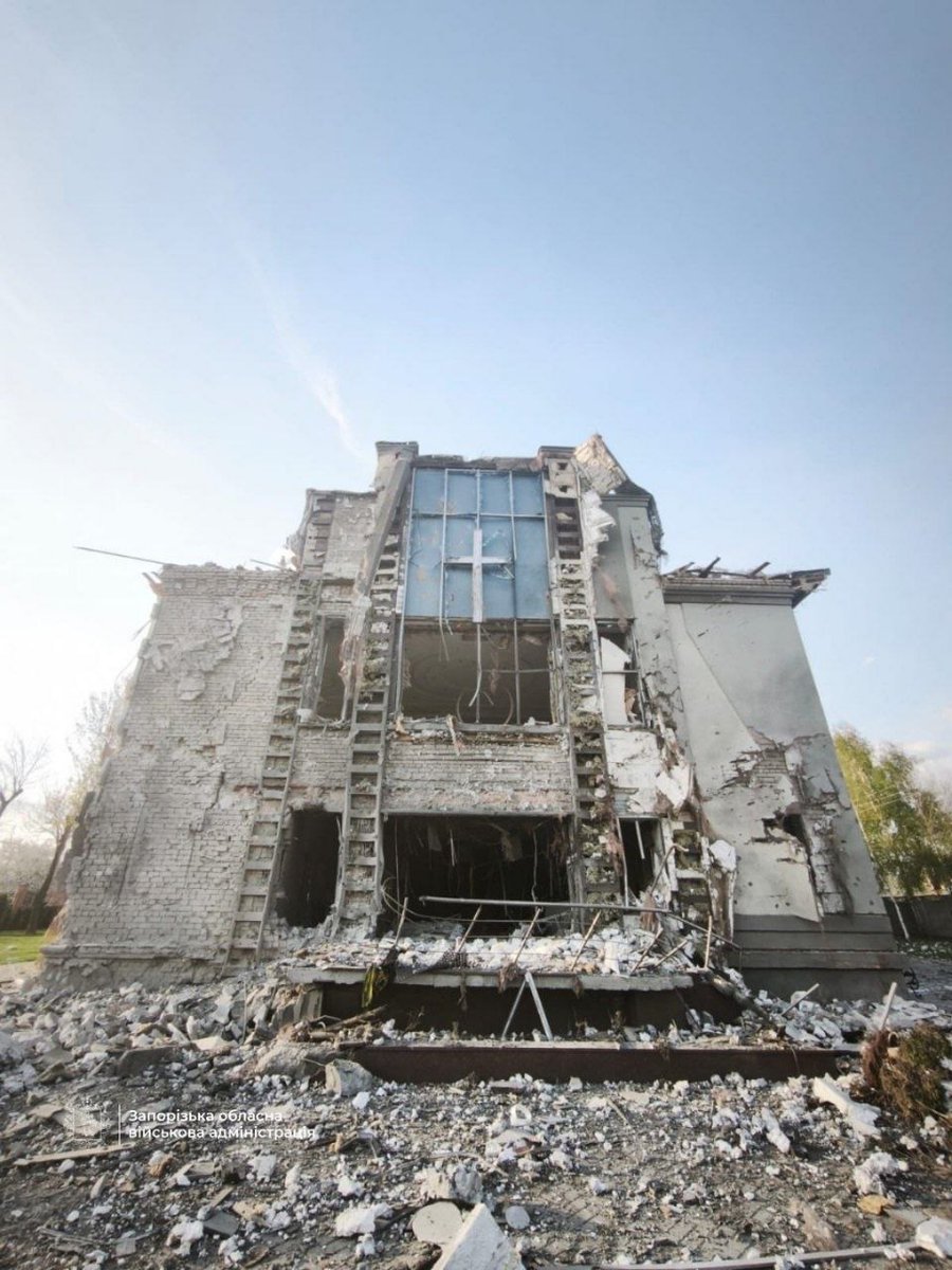 sternenko's tweet photo. Russian bastards attacked the House of Prayer in Zaporizhzhia. 
One person was killed and three were injured as a result. https://t.co/js1cVLmlvB