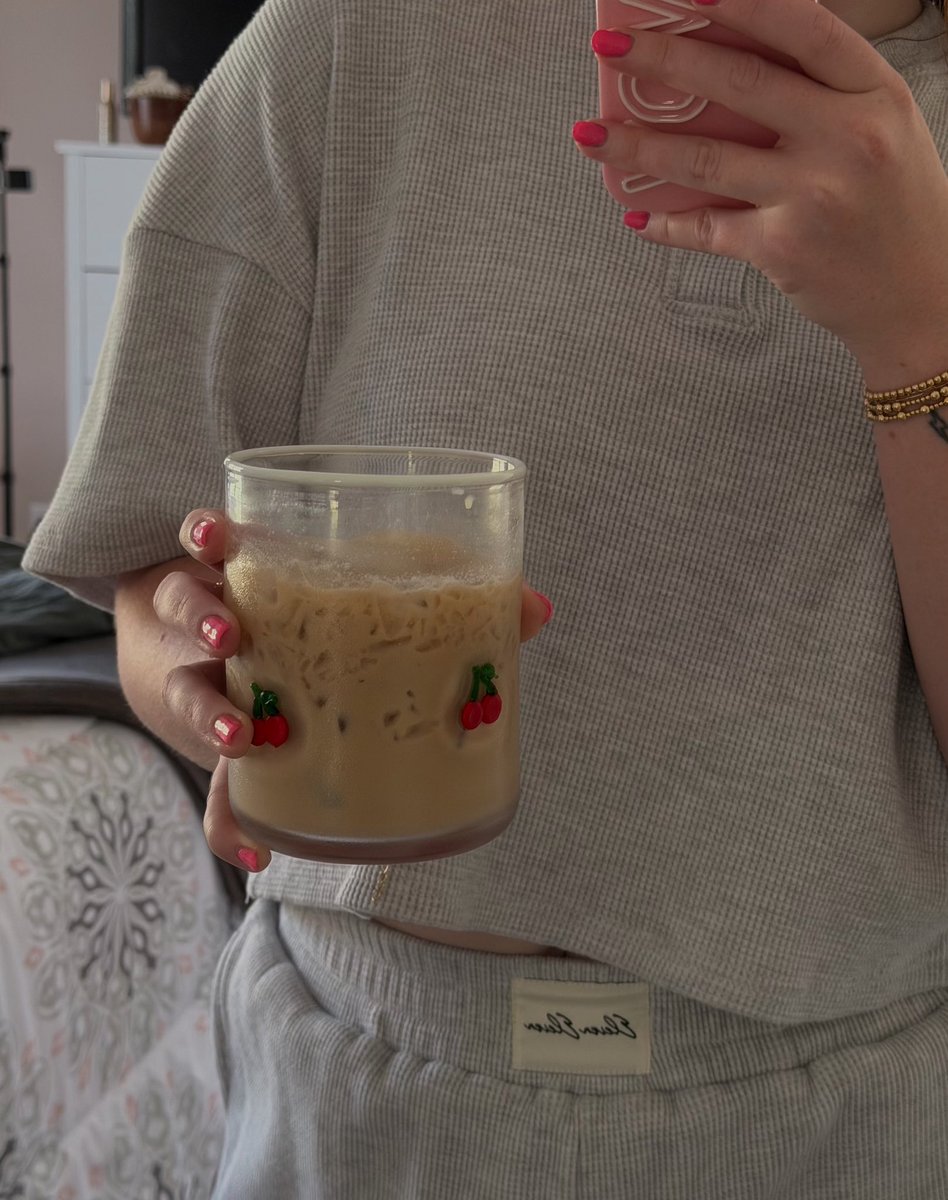 ACMasten's tweet photo. Always have a hand occupied for ☕️ https://t.co/y1TZDAY6vp