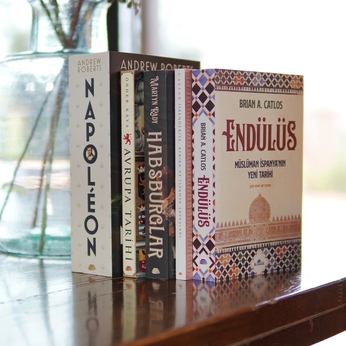 KronikKitap's tweet photo. 📚 Avrupa Tarihi'ne dair seçki;

•  Napoléon – @b_uzunkopru
•  Habsburglar
•  Endülüs
•  İskenderiye, Afrika ve İspanya Savaşları –@sametozgulerr
•  Avrupa Tarihi – @onderkayaistan1
ve daha fazlası... 

🔗: https://t.co/Cm8B1zp7mz https://t.co/msMXtDVw3i