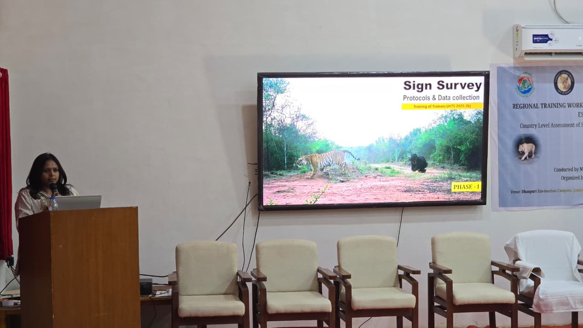 MSTrIPES's tweet photo. Estimating carnivore occupancy through sign surveys are fundamental for large-scale wildlife population estimation. Ms. Rutu Prajapati highlighted the protocols of sign survey and it's importance for #AITE26 https://t.co/BqDcmwpSSU