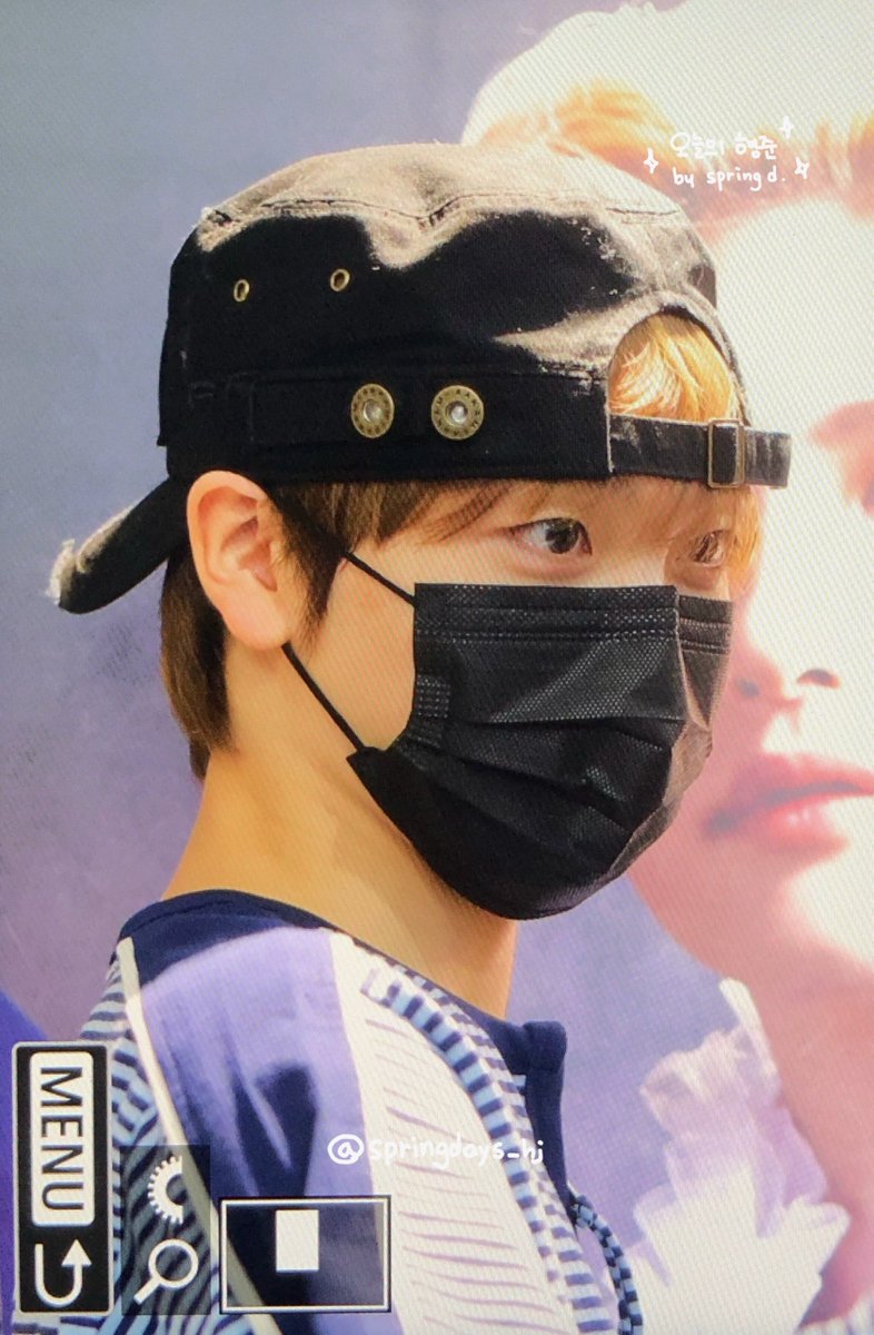 학생 오늘 정말 기여운데 마스크 벗어주지 아까워요 그래도 너무 귀여움 눈에 마카롱 두 개~~ ♡ ♡