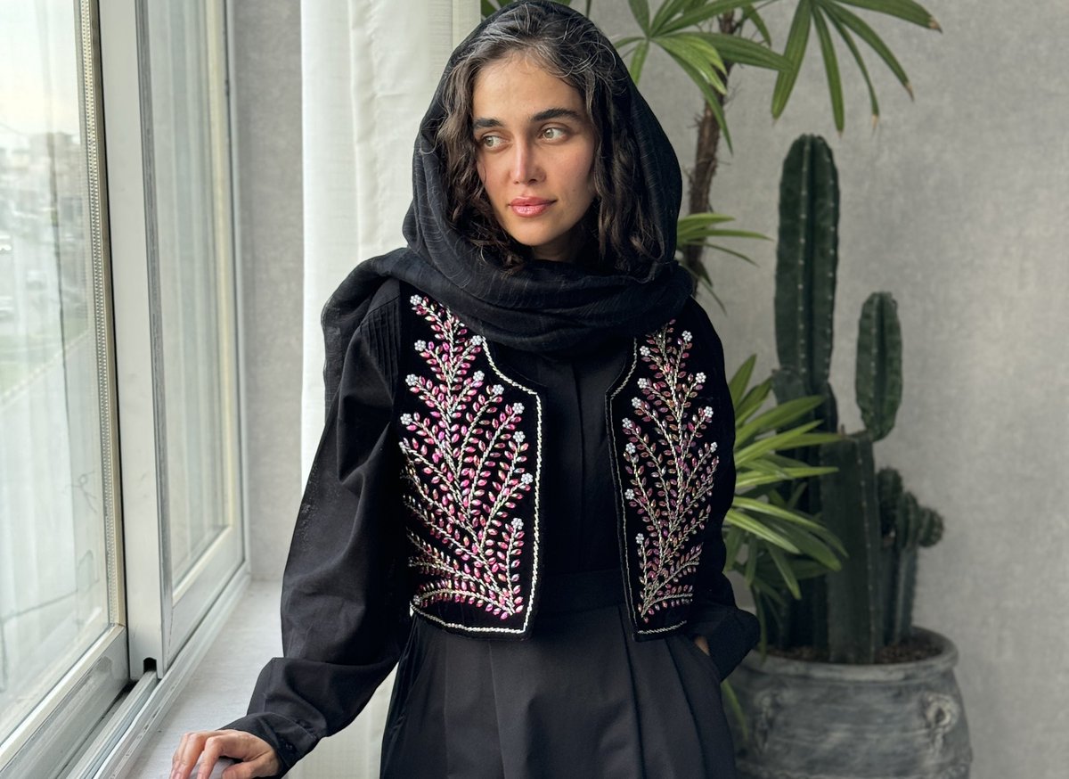 بیزنس من به بیشتر از ۳۷ نفر ، روزی میرسوند که الان فقط ۵ نفر رو تونستم نگه دارم و مابقی تعدیل شدند.

ما روی تمام محصولات تخفیف گذاشتیم و اگه شرایط  پرداخت با پی پل دارید ما میتونیم این ها رو برای خانواده هاتون در ایران ارسال کنیم .

در مورد قیمت هم  ؛ ۱۴ دلار 

۱٫۹۸۰٫۰۰۰ تومان ✅