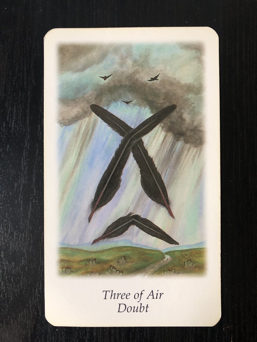 Gémeos: 3 de Espadas
Essa tristeza que sentes justifica-se e ninguém está a dizer o contrário—mas se te deixares engolir demasiado por ela será bem mais difícil reconstruíres a tua vida e o teu coração. Há uma altura para tudo, e também isto irá passar.
