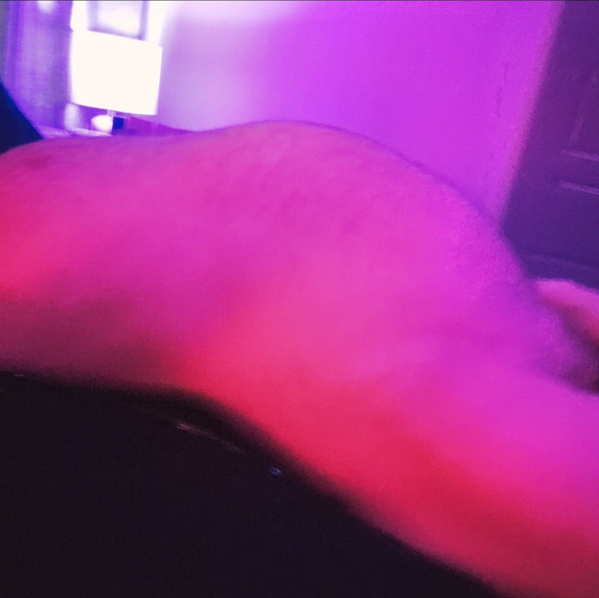 Ughhhh 🥵 I'm filled to the max with air 😫 Passed the valve and now the top of my belly is bulging out. One good smack and this belly will surely POP 💥 Need an encourager who will take control of the pump and take me right to my bursting point 🫃🏼 

#BellyInflation #MaleBelly