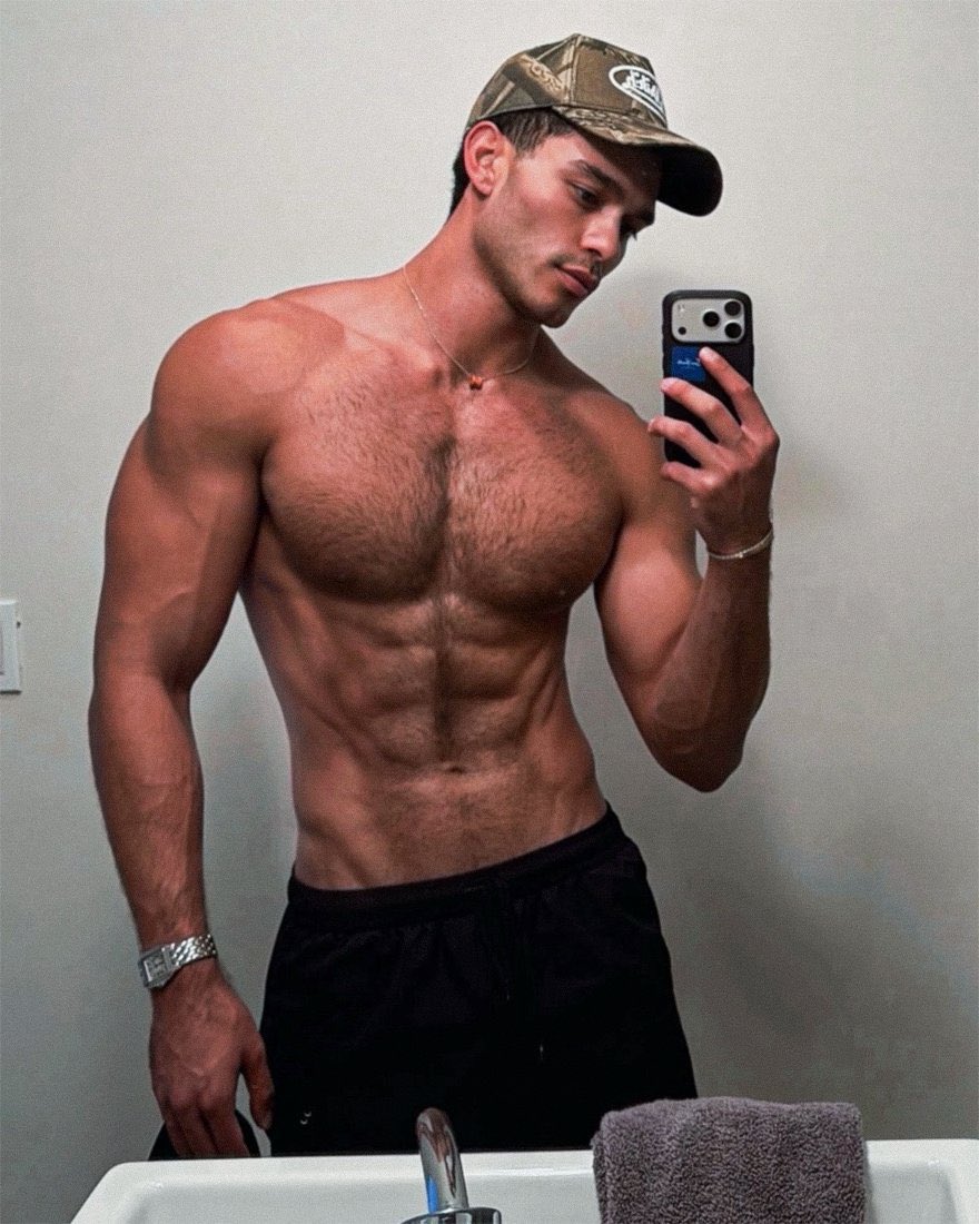 ilya’s backshots 🏒 tweet media