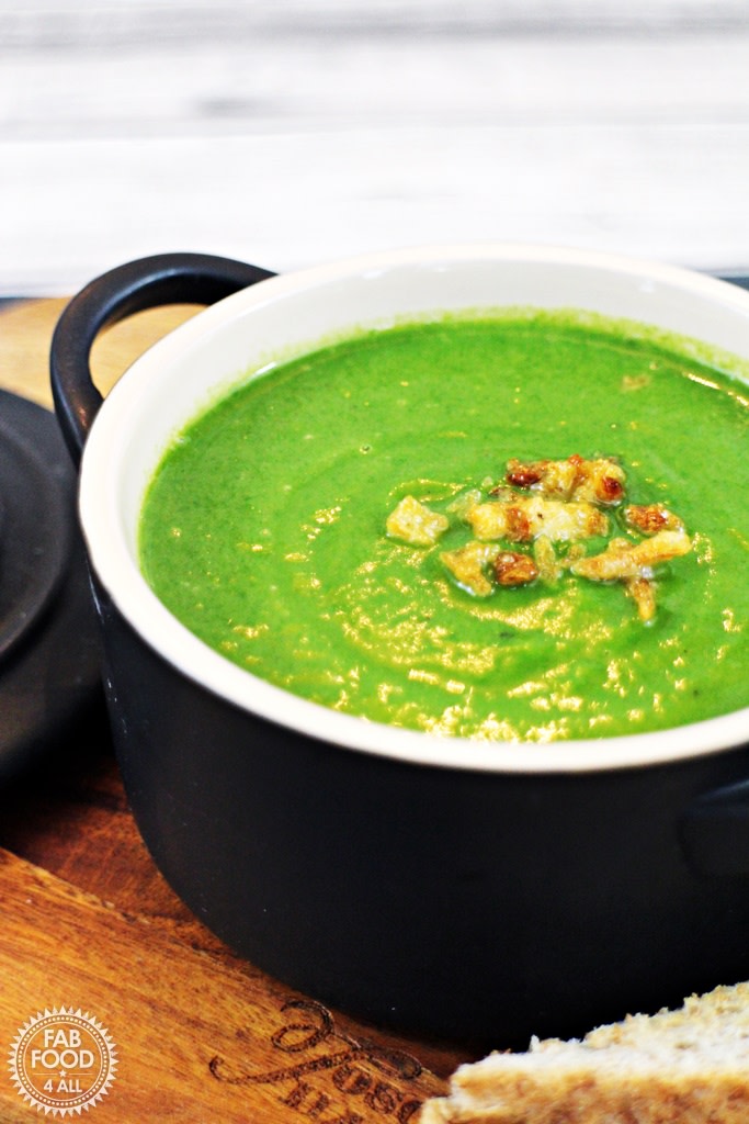 FabFood4All's tweet image. Spinach &amp;amp; Butternut Squash Soup is utterly divine. You will love this nutritious soup with its creamy texture and subtle garlicky back notes! fabfood4all.co.uk/spinach-butter… #soup #butternutsquash #spinach #recipes