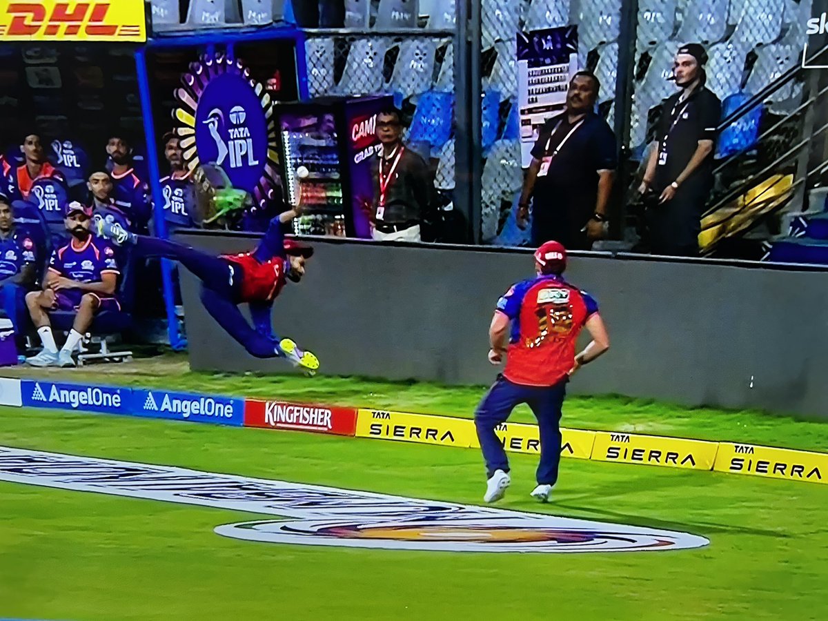 Simon Clark tweet media