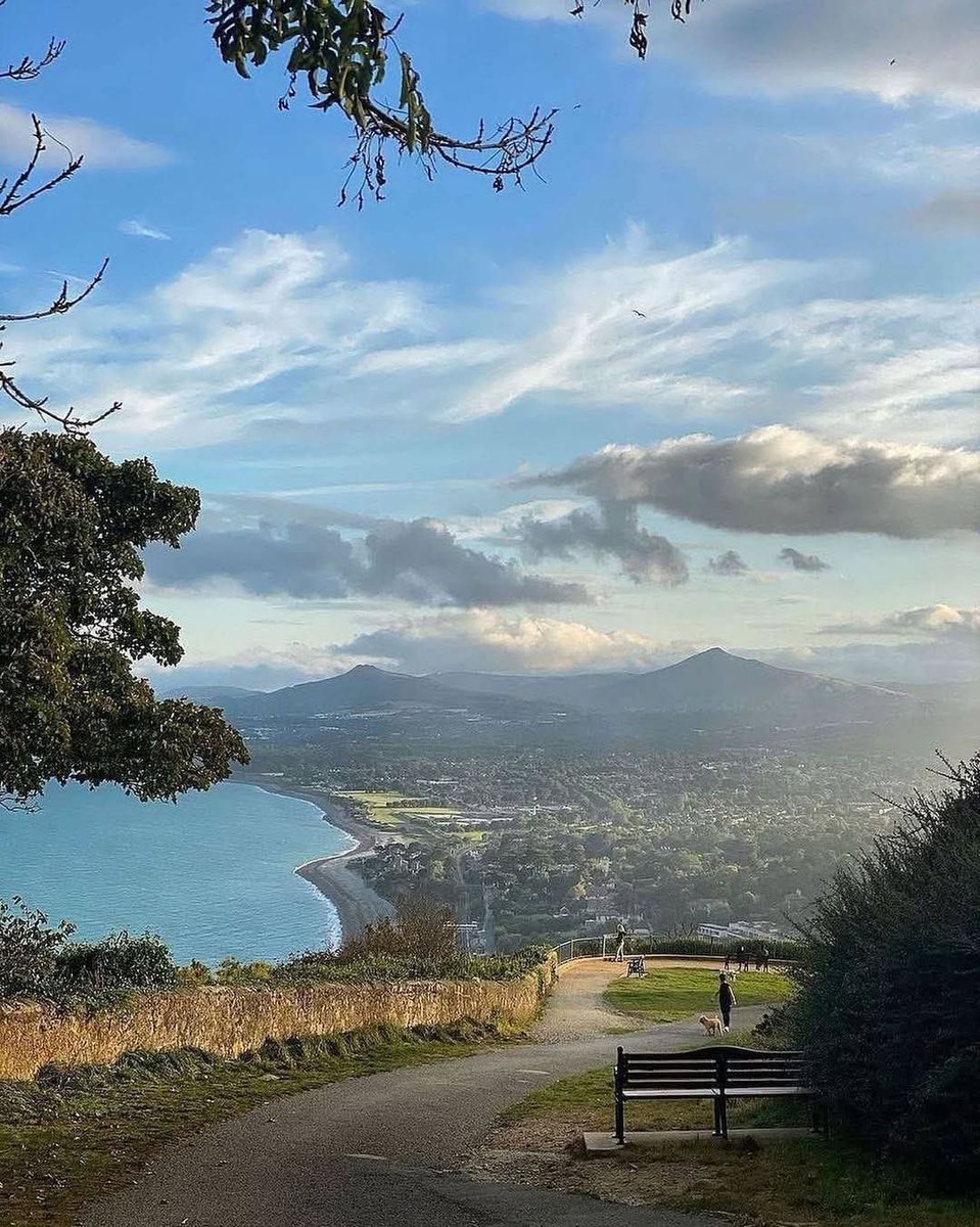 ThisIsIreland3's tweet image. If you’re looking for one of the best views in Dublin without leaving the City, Killiney Hill is hard to beat 🏞️

📍Located in South Dublin near Dalkey, Killiney Hill offers panoramic views that stretch across Dublin Bay &amp;amp; over to Howth Head 🇮🇪☘️

#Dublin #Ireland #Killineyhill