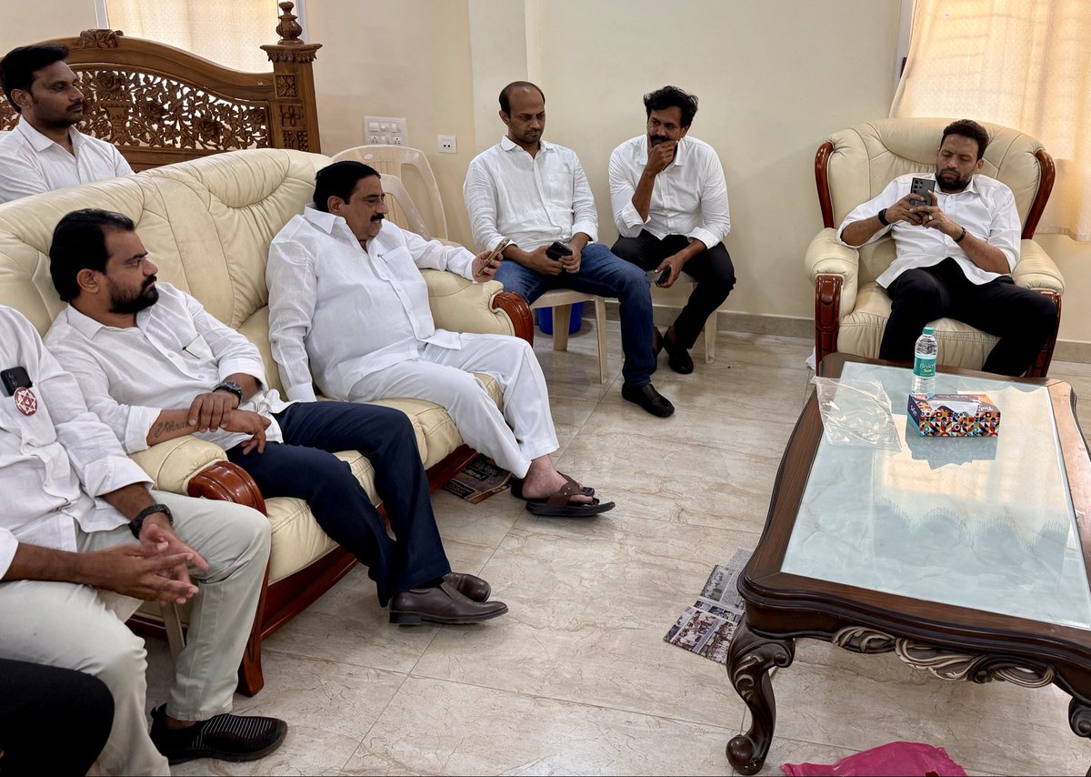 KManjunathgowd's tweet photo. ఈరోజు రాయదుర్గం పట్టణంలో శాసనసభ్యులు శ్రీ కాలవ శ్రీనివాసులు గారి ఆధ్వర్యంలో ప్రగతి పండగ కార్యక్రమానికి ముఖ్య అతిథులుగా అనంతపురం జిల్లా ఇంచార్జ్ మంత్రివర్యులు శ్రీ TG భారత్ గారు, కూటమి నాయకులు జనసేన పార్టీ ఇంచార్జ్ శ్రీ మంజునాథ్ గౌడ గారు పాల్గొనడం జరిగింది. https://t.co/EIGbqAuj4f