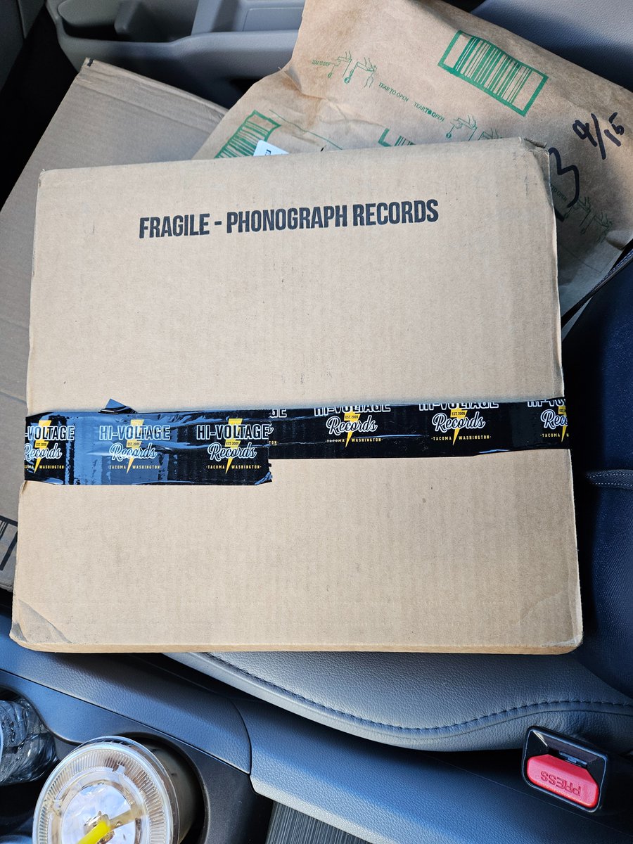 KilpatrickKeli's tweet image. Have a wonderful day! 🙏
Can't wait to get home and open 😍
#VinylRecords