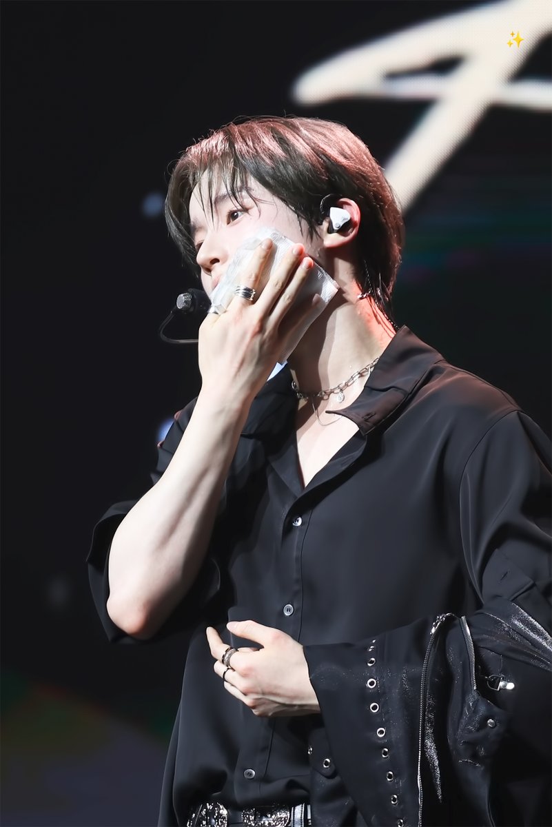 LightforHB's tweet photo. 251130 <As I am> 막콘 
#혁 #HYUK #템페스트 #TEMPEST
#HAPPY_HYUK_DAY

거의 땀으로 샤워 중...💦 https://t.co/6Wj8zDF4F6