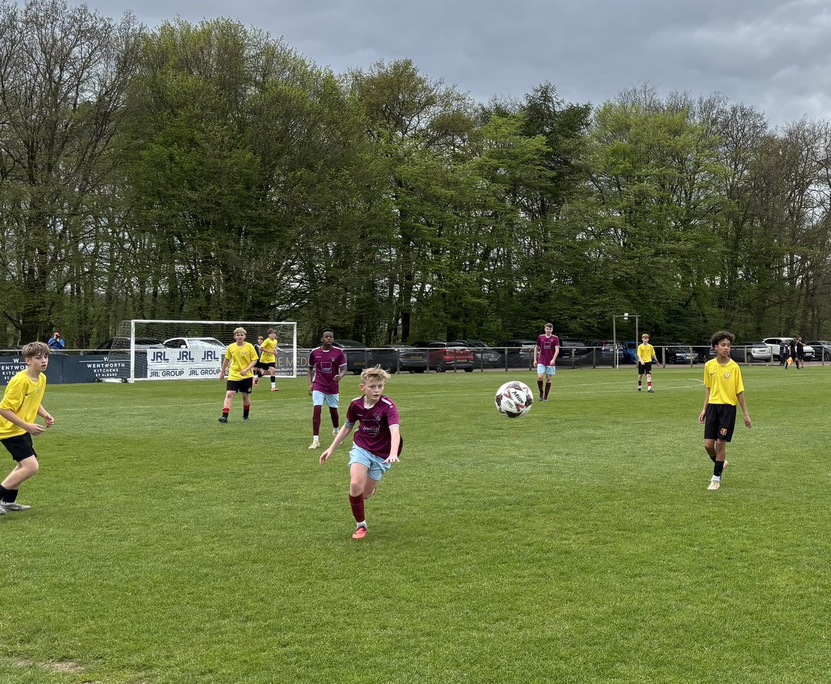 WixFootball's tweet photo. Goal glut in WILLACY SHIELD FINAL at @HarvestersFC - 16 mins gone and it’s @BroxbourneSch 2 @SandringhamS 2 https://t.co/RszijaBAmO