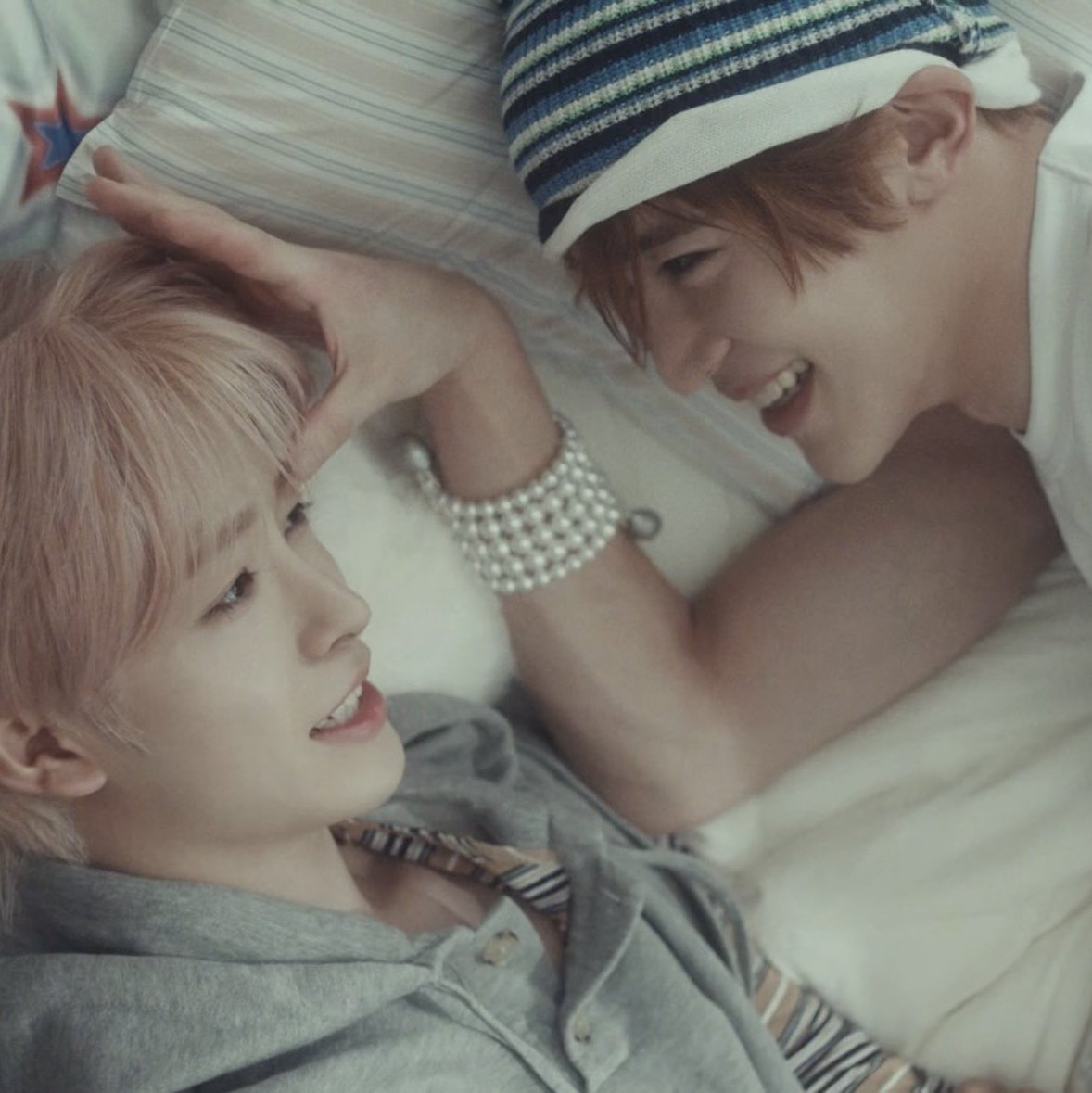 ⩌⩊⩌ tweet media