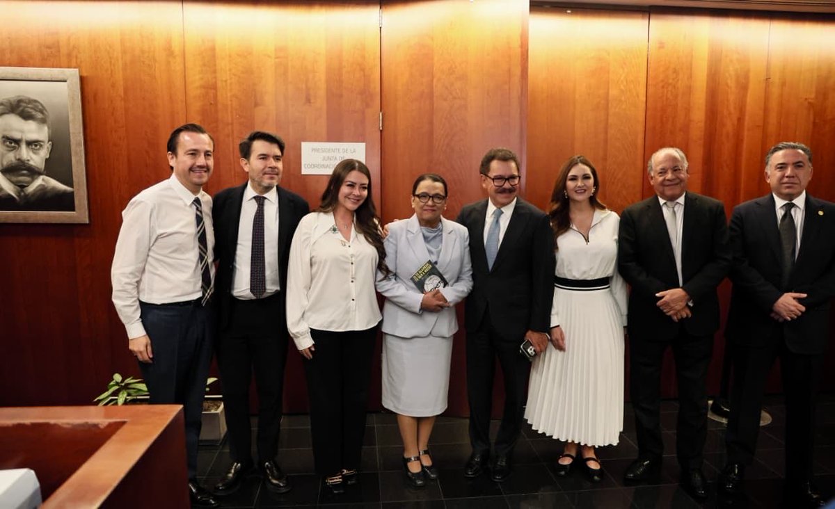 arturomedinap's tweet photo. Esta semana acompañamos a la secretaria de @SEGOB_mx, @rosaicela_, al @senadomexicano en la ceremonia solemne dedicada al ingeniero Heberto Castillo Martínez,  figura clave en el desarrollo democrático y político del país.

Durante el acto se dio su nombre al Salón de la Comisión Permanente, en reconocimiento a un legado que sigue presente en la vida pública de #México.