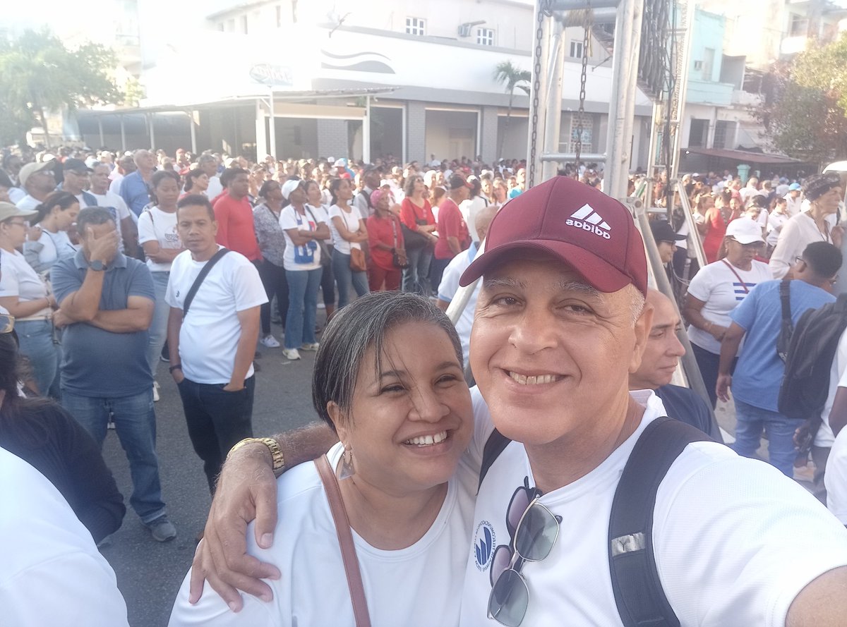 AyramOromi's tweet photo. La @etecsa_dvpe presente en acto de reafirmación revolucionaria en 23 y 12. Al llamado de la Patria, presente. @MayraArevich @taniavel76 @yudithtoledo5 @margaritaCuest7 https://t.co/7JVhQJiYZC