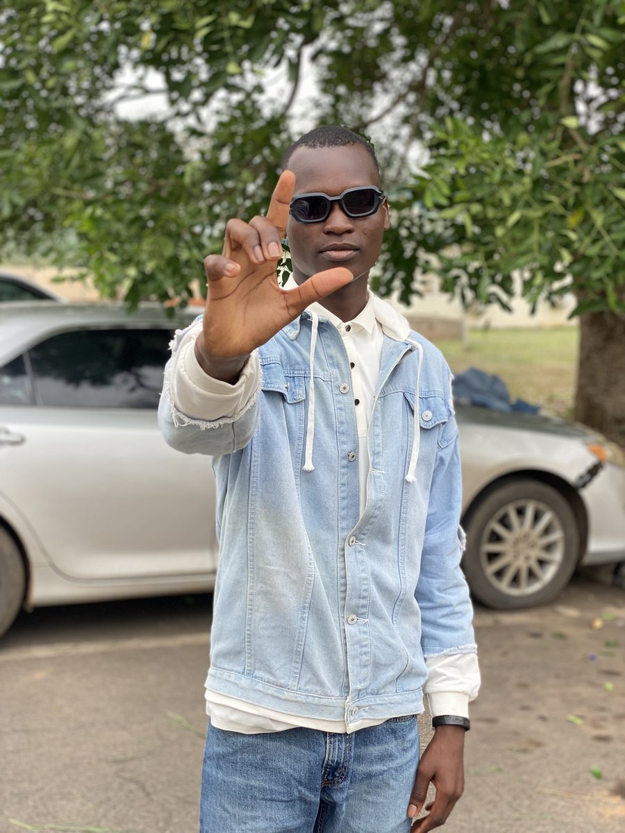 bakerboy_ola's tweet image. Posting for my 5 followers lol

Day 4: Denim on Denim 🩵🩵💙💙

Day 5 loading.....
#FUNAABFYB26 #Fyb  #Grid