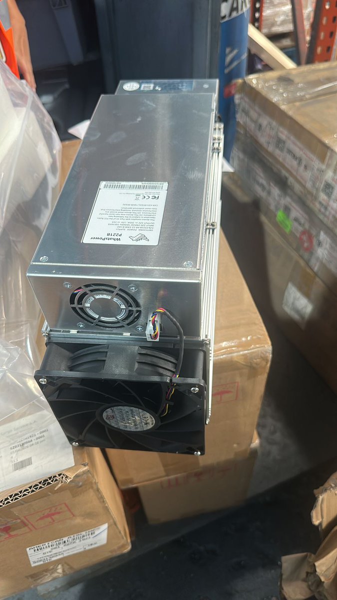 El dia de ayer me llegaron mis 4 mineros de #Bitcoin 

Ya no solo compramos, ahora minamos. #BTC