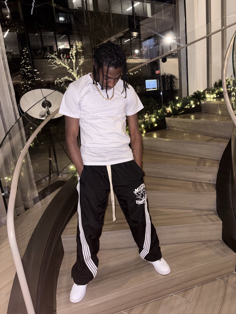 MaccHellabandz's tweet photo. Ain’t post since 2015😅 https://t.co/y5p9qPy1Ib