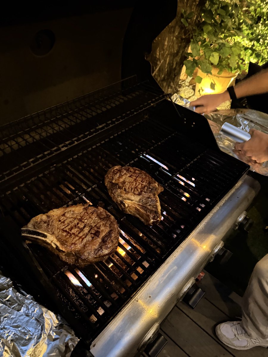 GregoireGambatt's tweet photo. amazing bbq with friends from @stripe @Google @UCBerkeley and so on

thank you @PEntremont for the delicious meat ❤️ https://t.co/oVr3O3QX7C