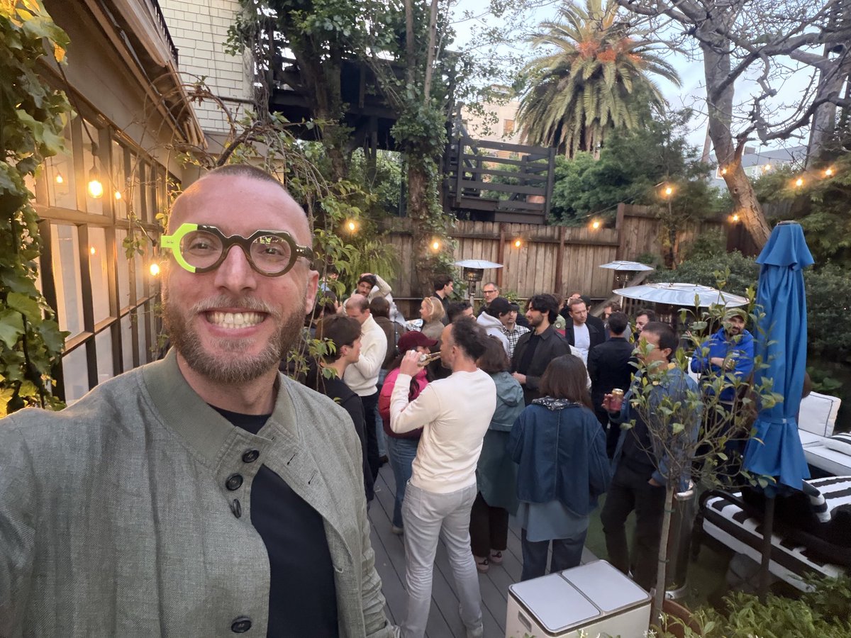 GregoireGambatt's tweet photo. amazing bbq with friends from @stripe @Google @UCBerkeley and so on

thank you @PEntremont for the delicious meat ❤️ https://t.co/oVr3O3QX7C