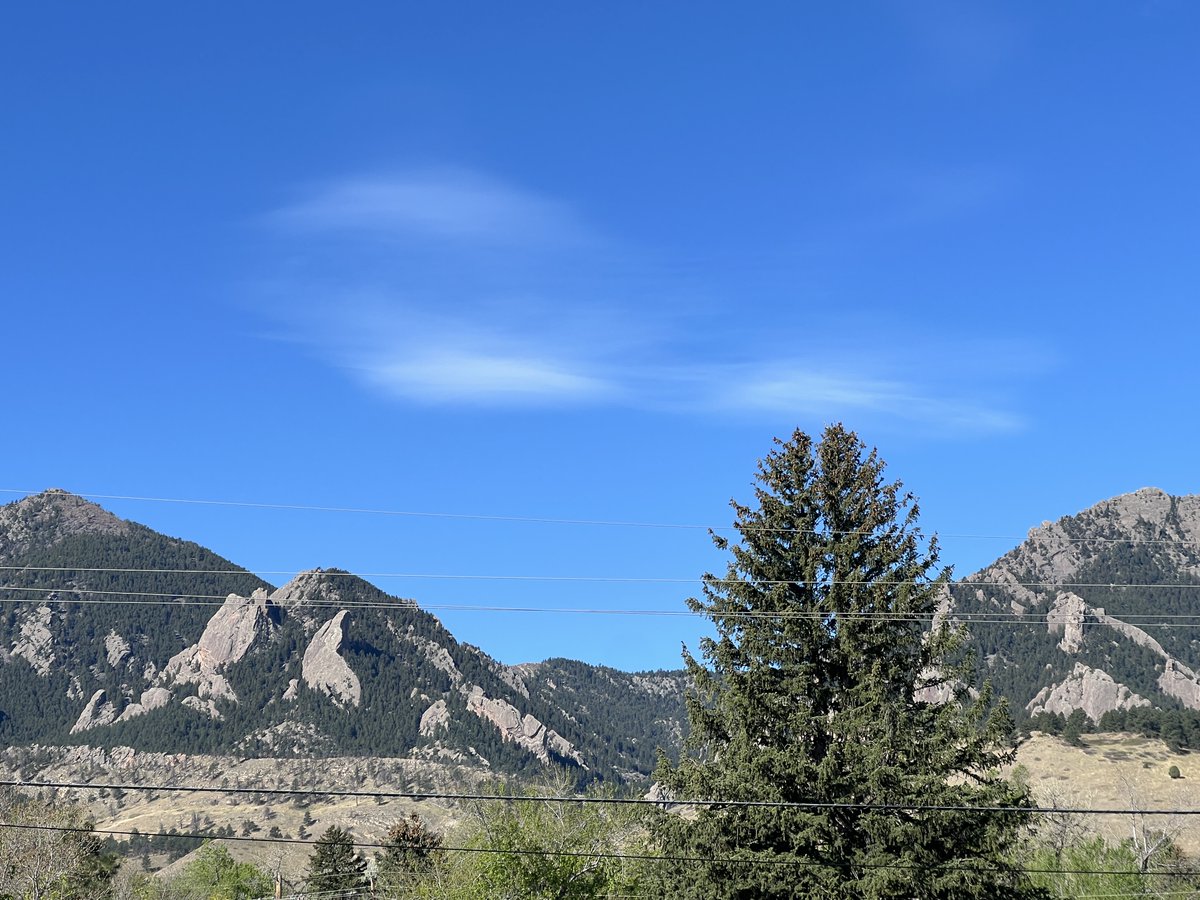 SchwartzNow's tweet image. 70s today. Snow tomorrow 👀
#Boulder #COwx