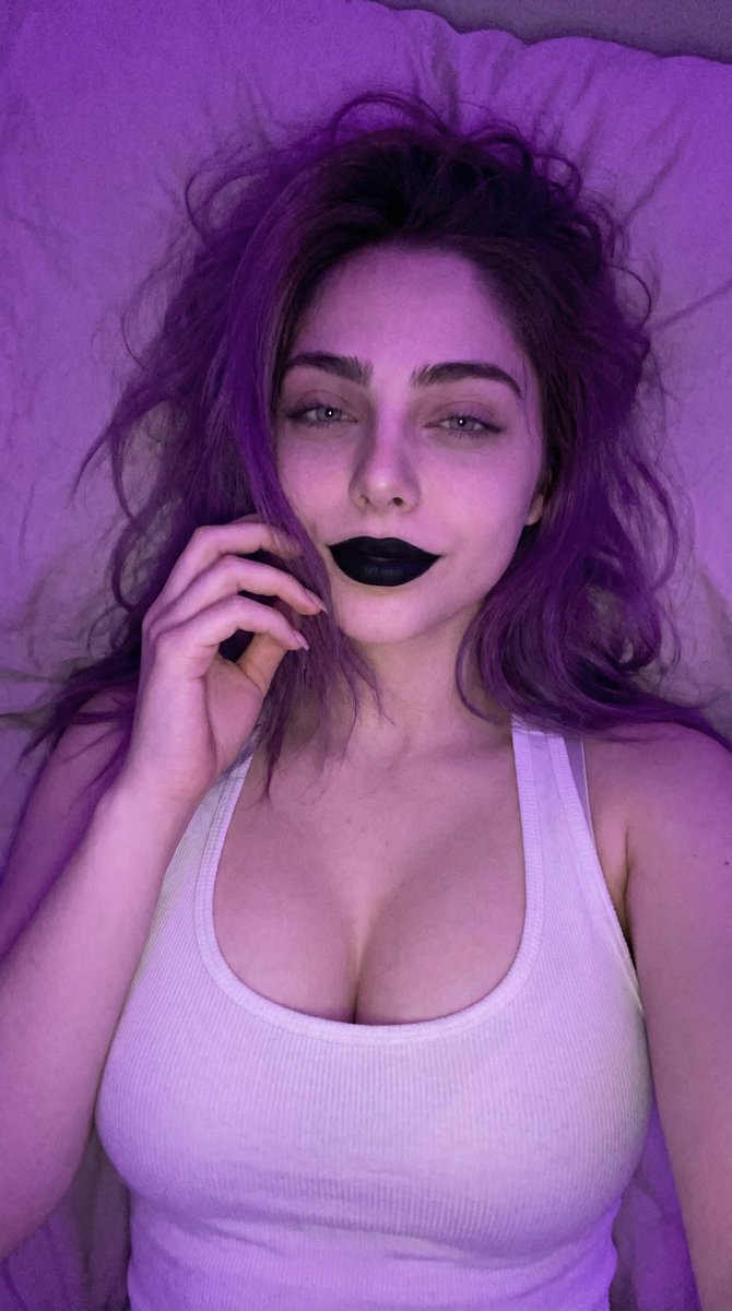 Violet 💜 tweet media