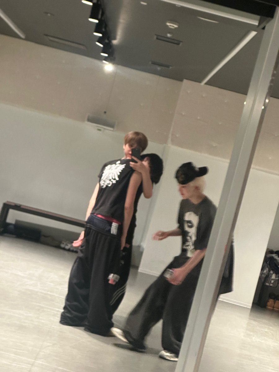 알짱이.. tweet media