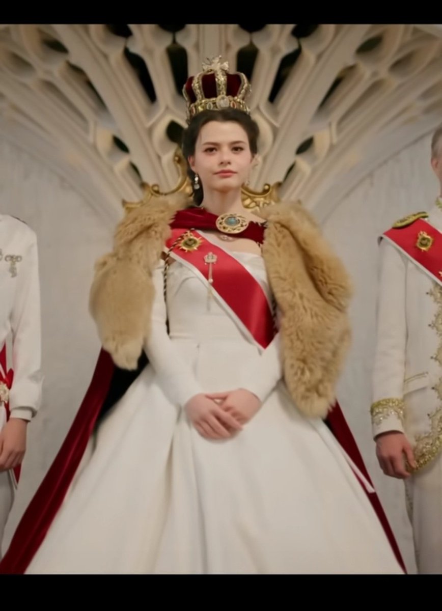 SwimminginGL's tweet image. The one true Queen of the Seven Kingdoms.

#queenB #beckysangels‌ #BeckyArmstrong‌ #BRPA #yesqueen