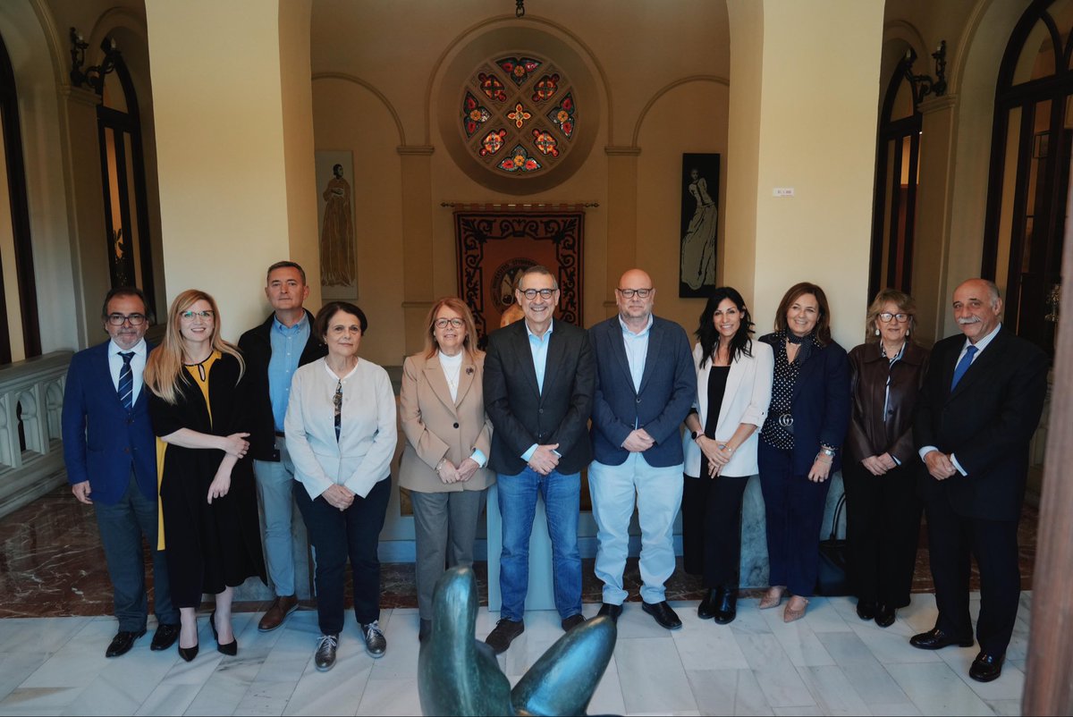 a4umu's tweet photo. La nueva Junta Directiva de Alumni visita al Rector de la Universidad de Murcia, D. José Luján Alcaraz, para presentar su programa, iniciativas y actividades ¡Gracias por recibirnos! https://t.co/w1o0BbrTYu