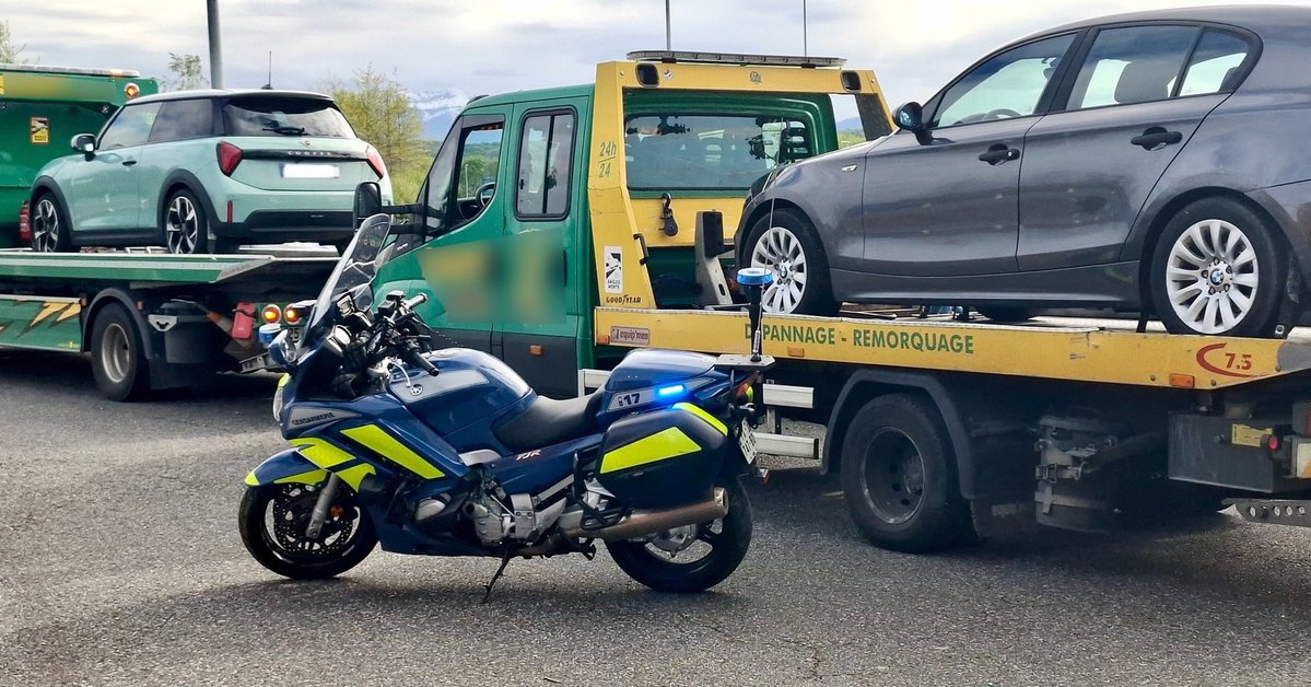 Gendarmerie's tweet image. #FastAndFourrière ❌ Histoire courte : 2 voitures sur un plateau s'en sont allées en fourrière après une course à 218 km/h. Dans les #PyrénéesAtlantiques, ces 2 jeunes conducteurs en permis probatoire ont été interceptés sur une route limitée à 110.
Fin de l'histoire. 🛑