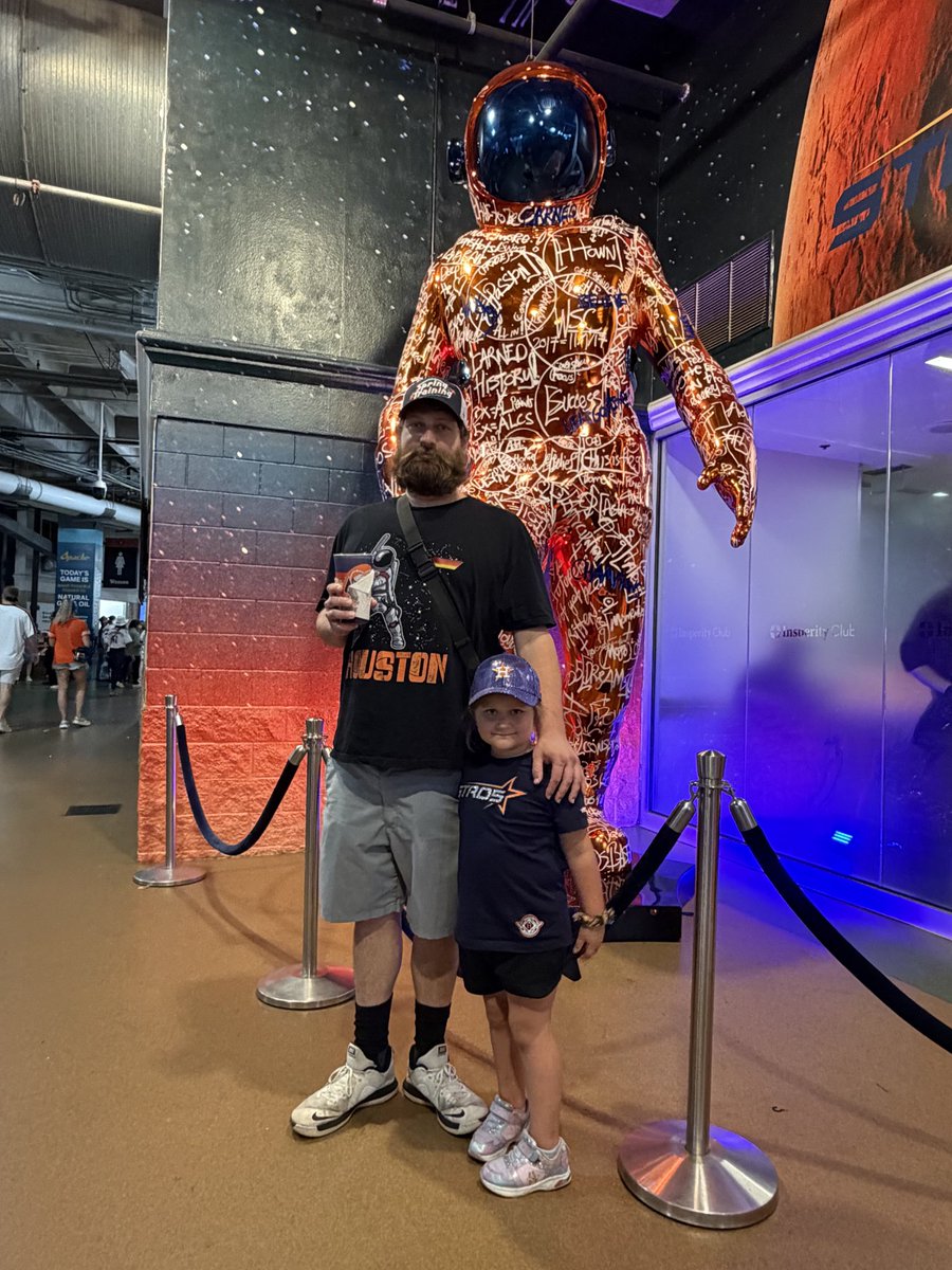 BCuba327's tweet photo. Astros game last night. https://t.co/k2ITF05XyW