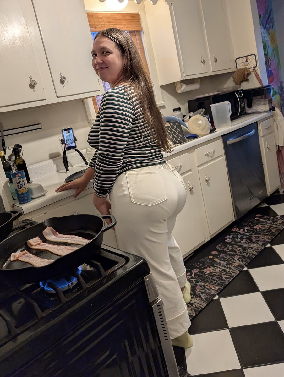 Laura Pumpkenzie tweet media