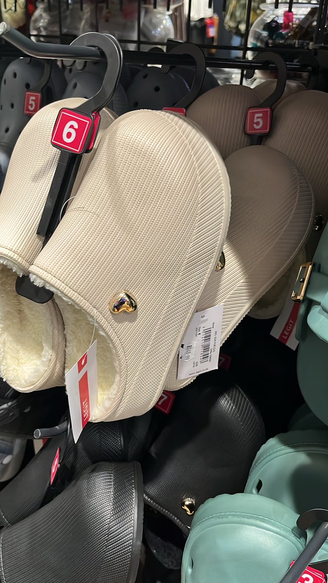 Dee 👑 tweet media