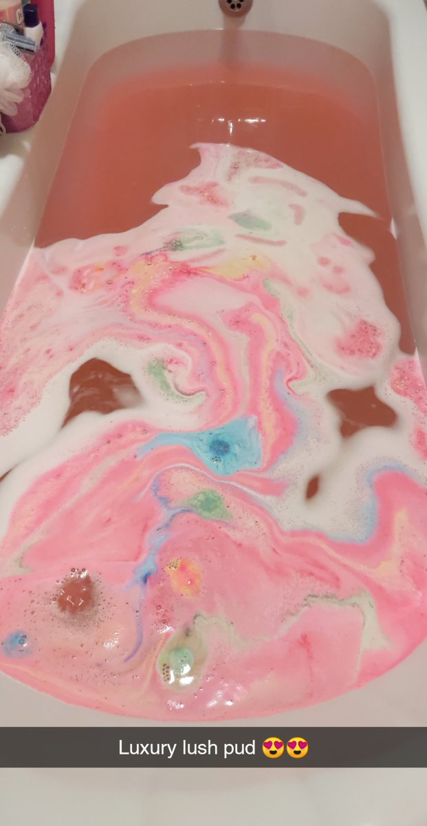 MoonchildGames's tweet photo. #AD I am absolutely over the moon to announce:

I AM A LUSH AFFILIATE!!

Anyone who knows me well, knows my deep love for this brand &amp; how every time I enter a store, it's like I enter heaven! 

Please check out my affiliate link: https://t.co/1hwd9RMbLx

#friendsoflush https://t.co/JzWxSPe3T7