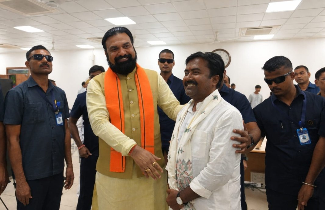 ramahealer's tweet image. आज बिहार के माननीय मुख्यमंत्री आदरणीय अभिभावक श्री सम्राट चौधरी जी से मिलकर अपनी शुभकामनाएं प्रेषित की !💐
आपके ऊर्जावान एवं अनुभवी नेतृत्व से समृद्ध बिहार का सपना अवश्य पूरा होगा !!🚩
आशीर्वाद और प्यार के लिए हृदयतल से आभार !!!🙏
#SamratChoudhary #NDA4Bihar 
@samrat4bjp