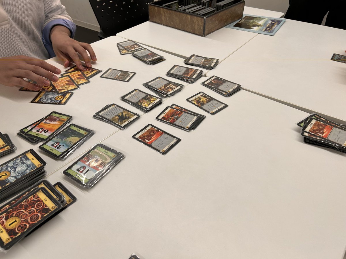 tablegame_ksu's tweet photo. 【お知らせ】
今日も体験会を行います！

場所はs401教室です！

17時〜20時で行ってます！

途中入退室もできますので、お気軽にご参加ください！

下の写真ではDominionnというゲームをやっています！
他にも色々なゲームをやっています！

質問等あればマシュマロかDMまでお願いします！ https://t.co/jxqWHKSEJS