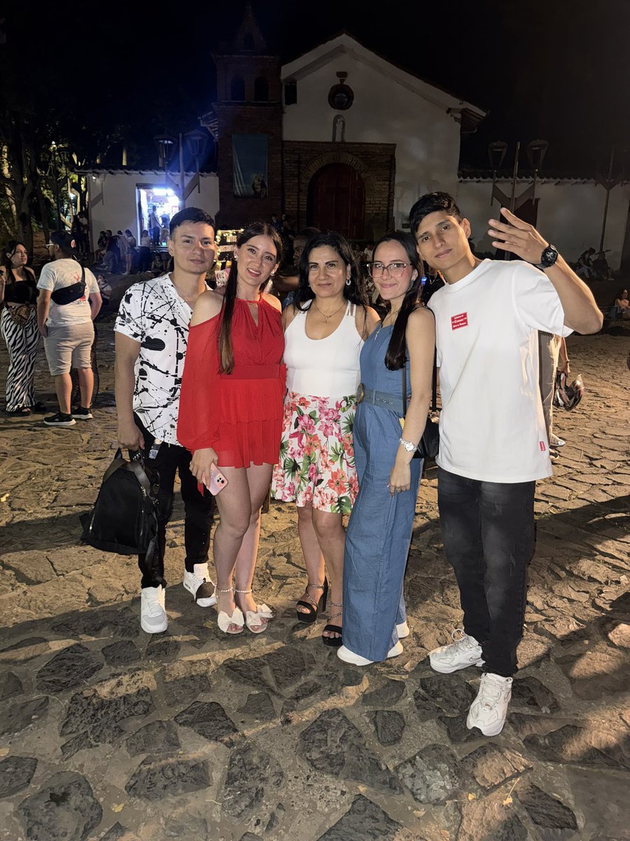 daniloobandobs's tweet photo. Familia https://t.co/M7QFfAnPYN