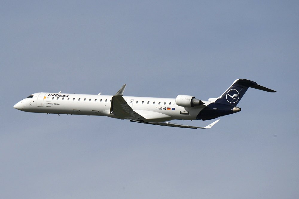 AeroGazette's tweet image. ‼️ Lufthansa Group en pleine crise

Alors que Lufthansa🇩🇪 souffre de l’envolée du prix du kérosène et d’une grève de ses navigants, double annonce :

🔸Le retrait de 27 avions #CRJ900 et la fermeture de sa filiale régionale Lufthansa Cityline
🔸Le gel de tous les recrutements sur