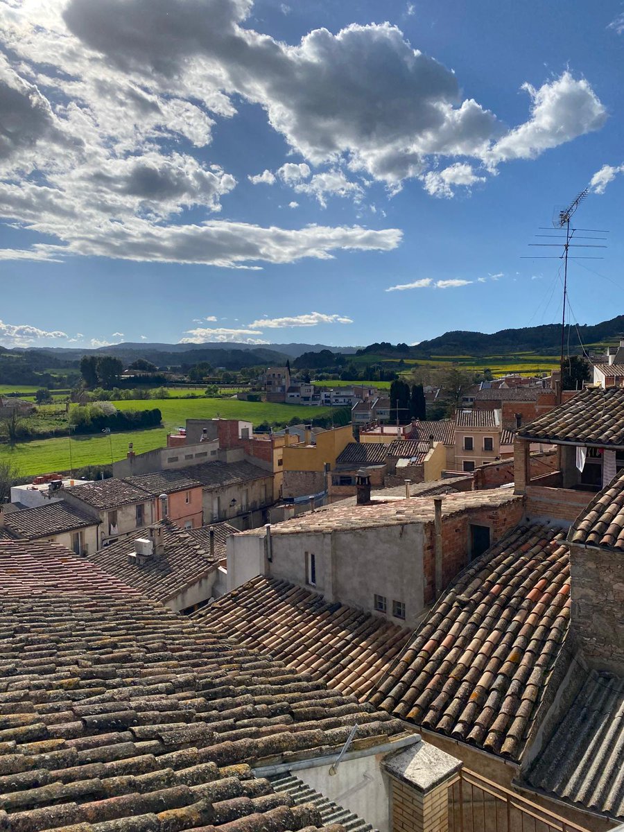 CalFusterDeTous's tweet photo. 🌿 Entre teulades i camps

Vistes que conviden a parar i respirar.

🛏️ Queda’t a Cal Fuster de la Plaça i viu-ho sense presses

#Anoia #TurismeRural #SlowTourism https://t.co/HDsg6qzVFy