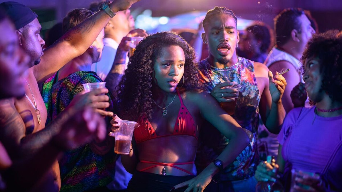 QGDudaSantosd's tweet photo. Novas imagens da MC Sabrina (Duda Santos), protagonista do filme Funk. https://t.co/JZXfElrKoz