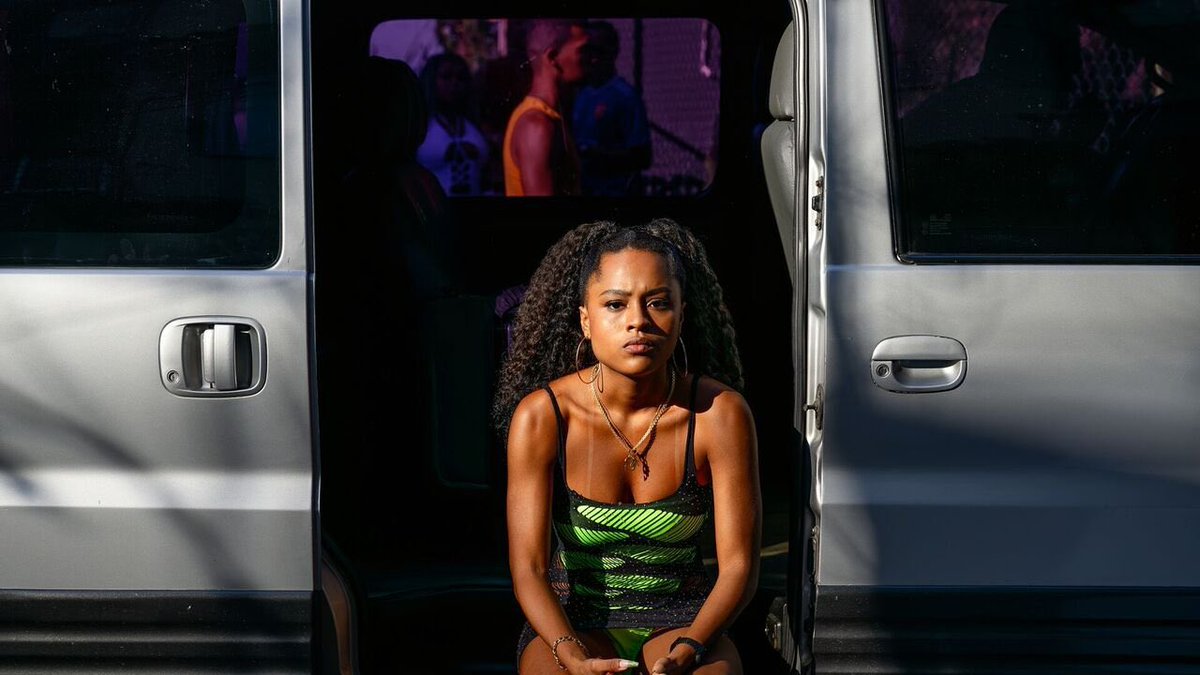 QGDudaSantosd's tweet photo. Novas imagens da MC Sabrina (Duda Santos), protagonista do filme Funk. https://t.co/JZXfElrKoz