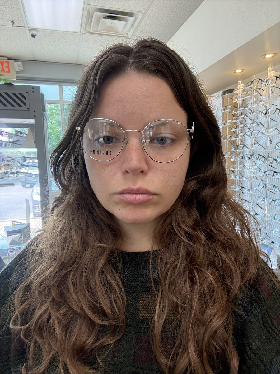 mollie :3 tweet media