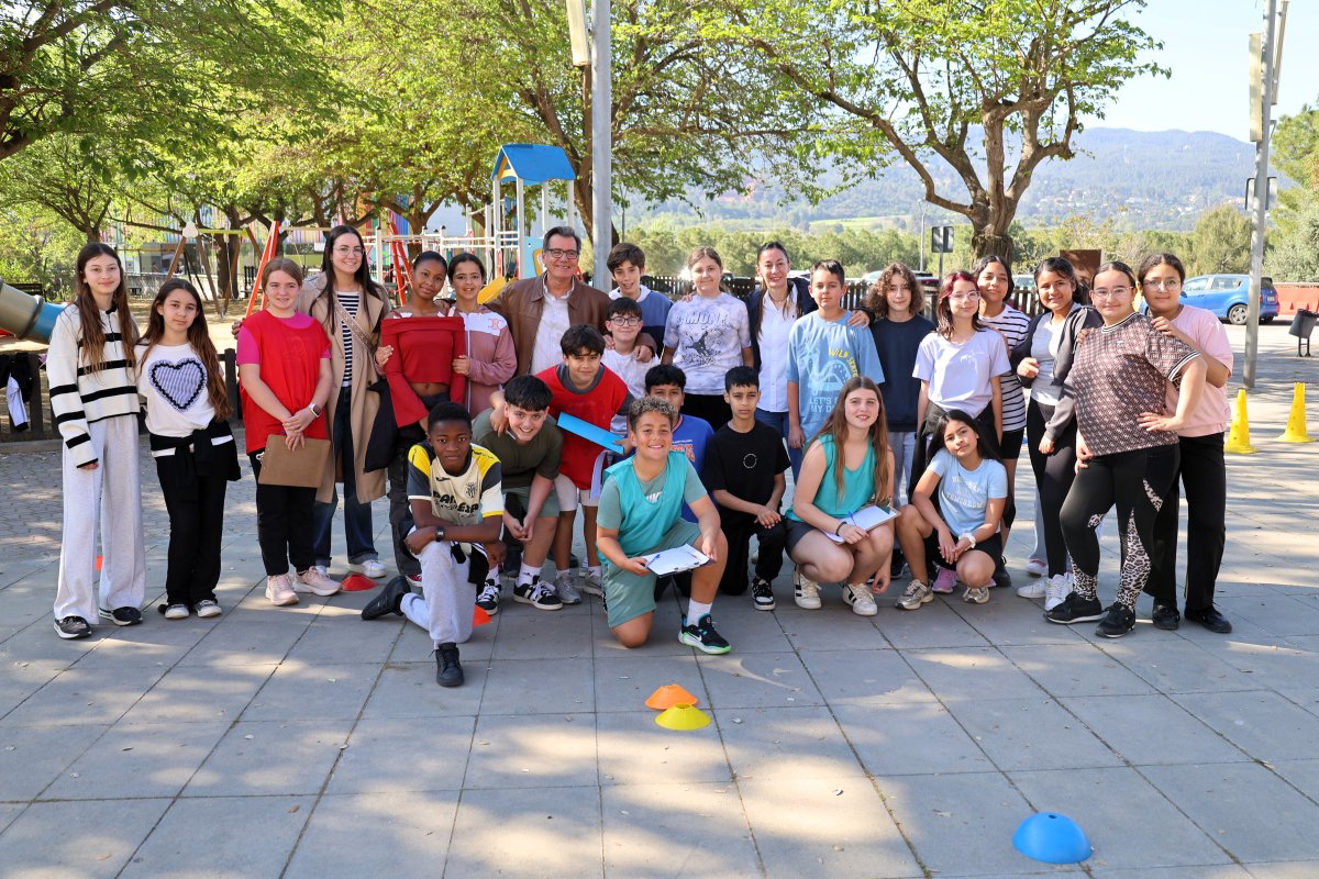 AjuntaMartorell's tweet photo. 🤸Més de 700 infants i joves fan esport al carrer en el Dia de l’Educació Física #DEFC
➡️https://t.co/gKRTMSEGHS https://t.co/fhfqqHVVaV