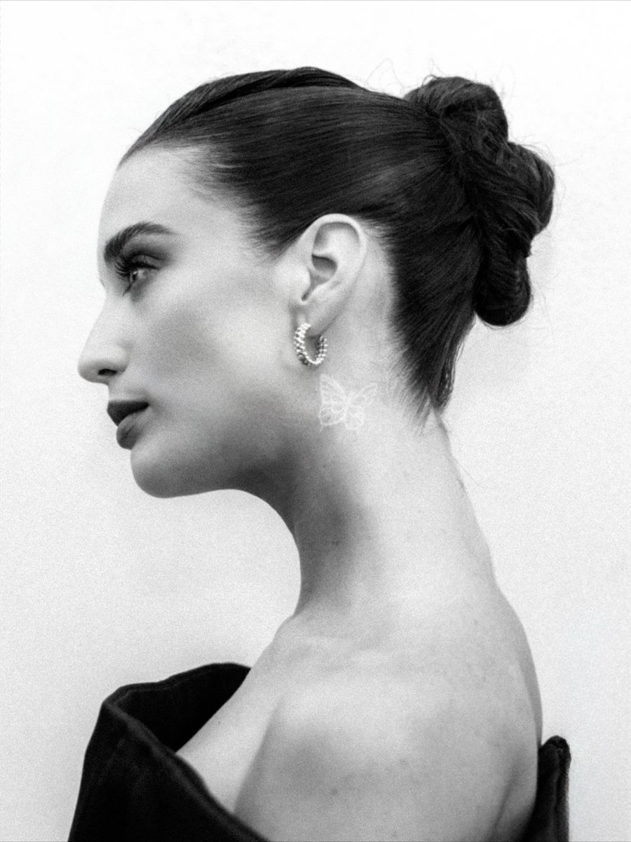 María Pedraza  tweet media