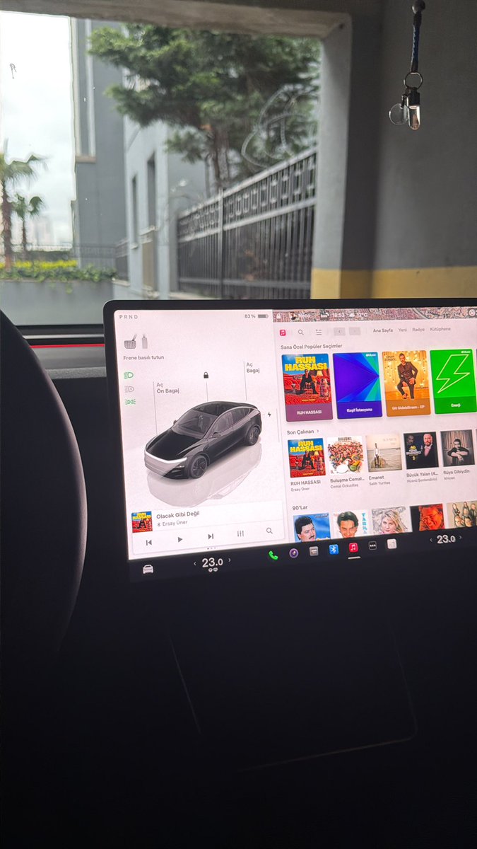 necociftcioglu's tweet photo. @ErkanGumus4x4 Teslada car play dünyanın en saçma şeyi. Eski aracım c4 citroen özellikle car play destekli almıştım, çok aktif navigasyon kullandığım için olmazsa olmazdı. 

Görüldüğü üzere ek hiçbir şeye ihtiyaç yok:) https://t.co/3XMhgxJGBE
