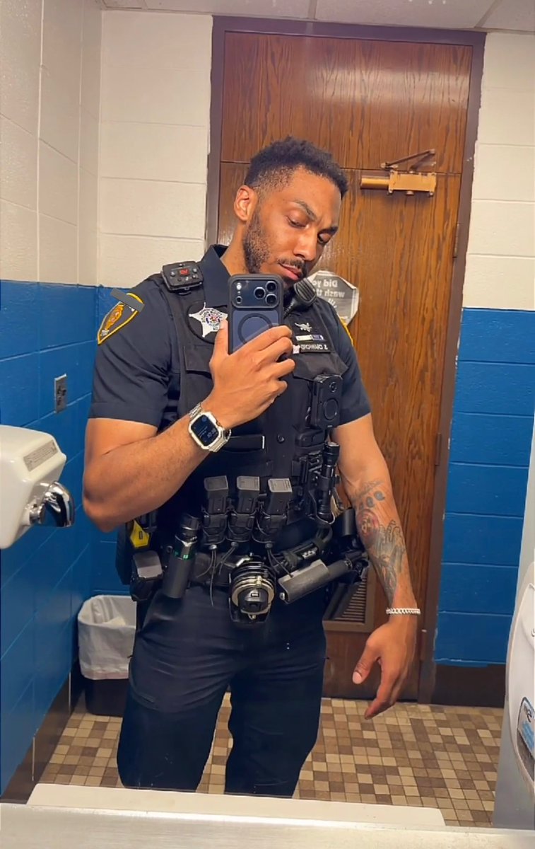 Leon S. Kennedy tweet media