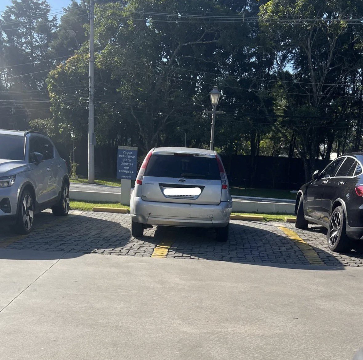 O Estagiário tweet media