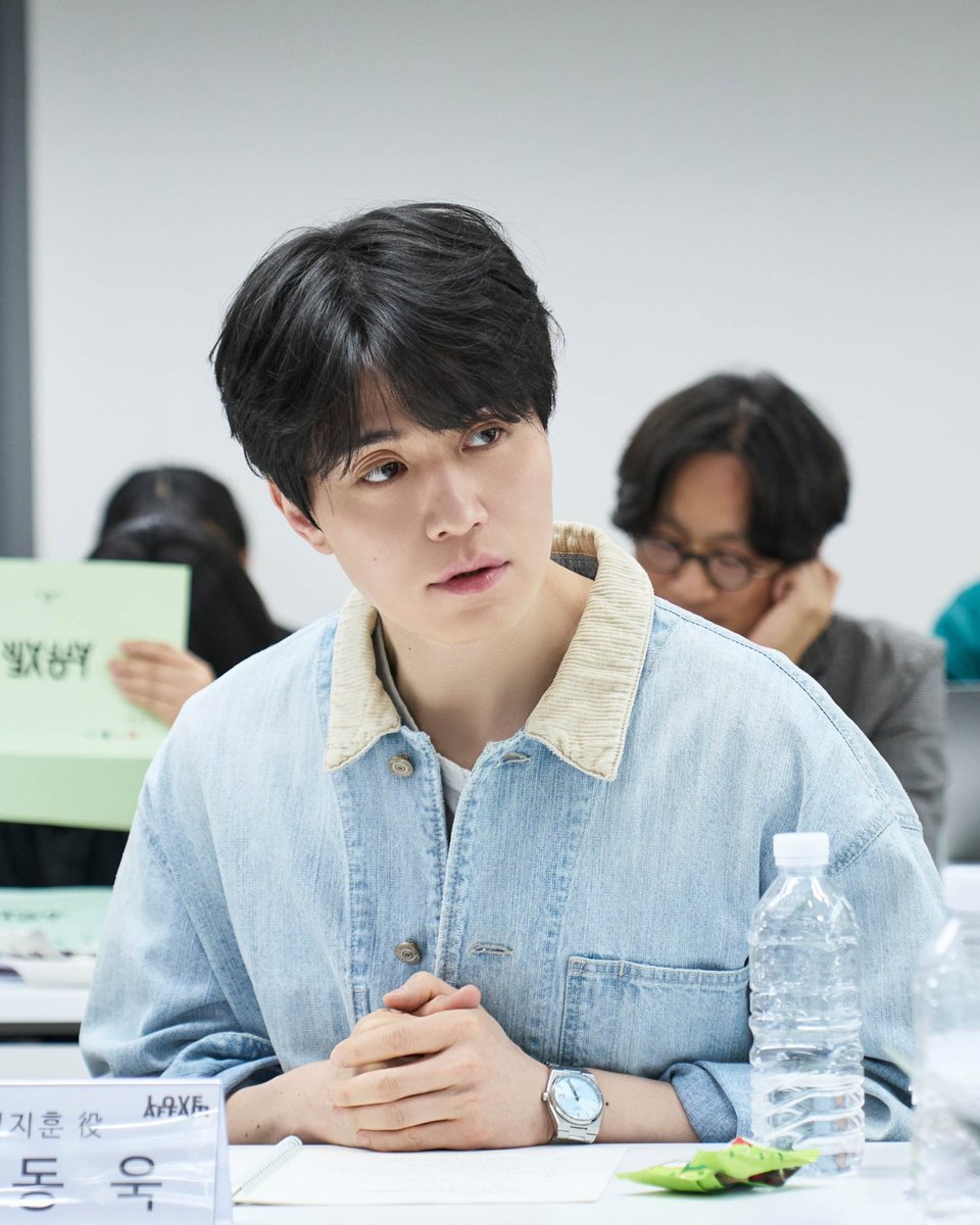The script reading news for The Facade of Love (aka Love Affair) was released today. At first, the new title felt unfamiliar, and I couldn’t quite get used to it—even Dong Wook referred to it as “러브 어페어 – Love Affair” on 🫧.

But thinking about it more, the choice of the
