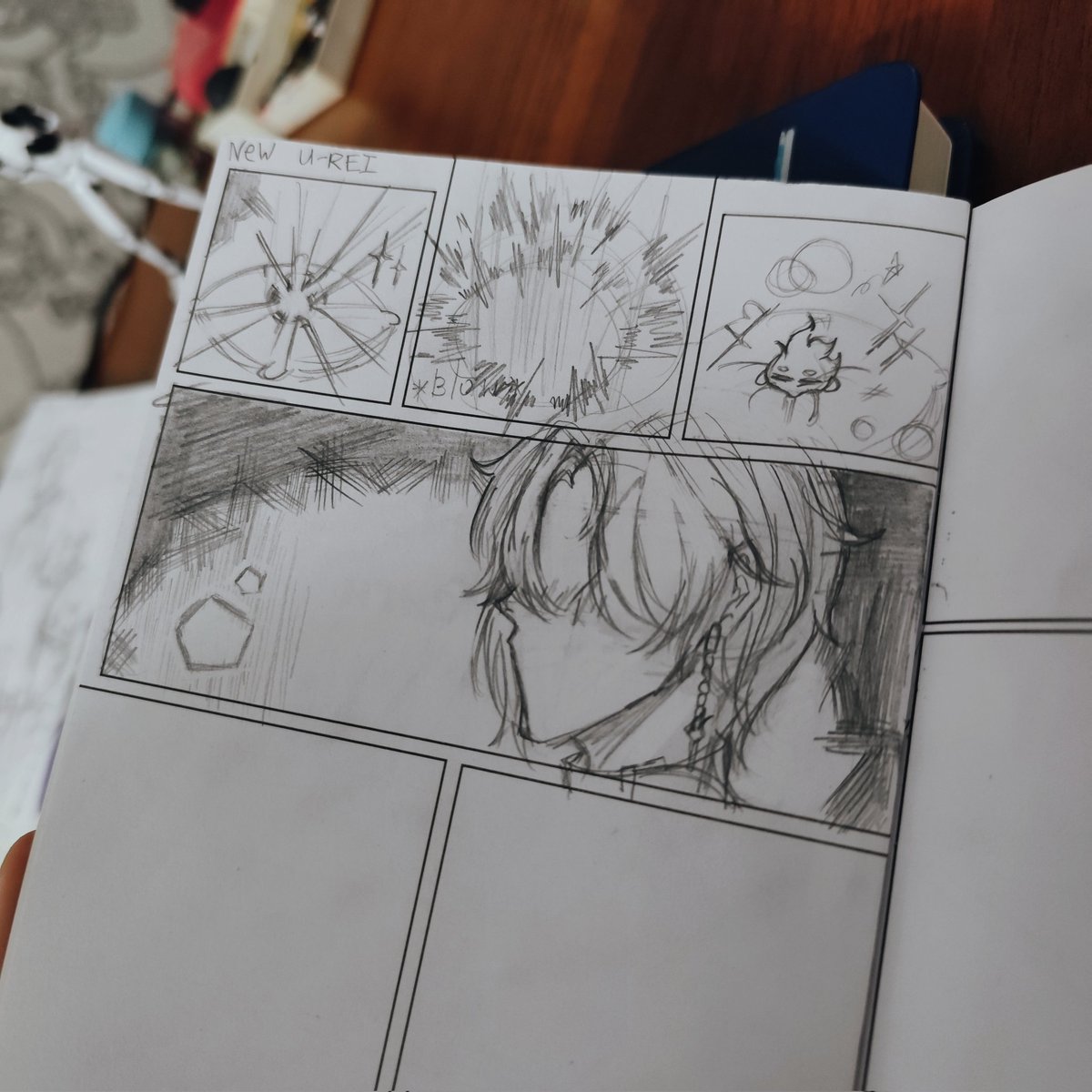 Kasu_404's tweet photo. Using my manga panels sketchbook 💙🤍
#dear_u_san #ur_ärt https://t.co/4sGJW2OcVY