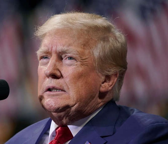 CryptosR_Us's tweet photo. 🚨 SUPREME COURT STRIKES DOWN TRUMP TARIFFS - $166B IN REFUNDS HIT THE MARKET APRIL 20   

The ruling triggers automatic refunds to 330,000+ importers via an automated customs payment system.  

Analysts expect spillover into stock buybacks, risk assets, and $BTC. https://t.co/qNwnO7Mm03